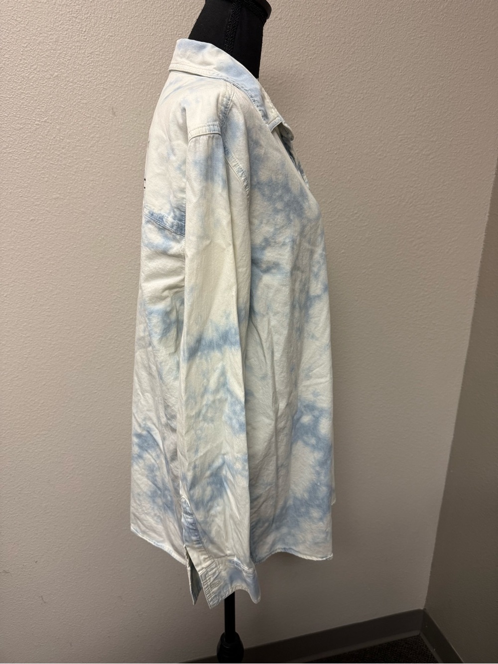 Wear by Erin Andrews Dallas Cowboys Tie Dye Button Down Shirt Medium Blue - Picture 6 of 9